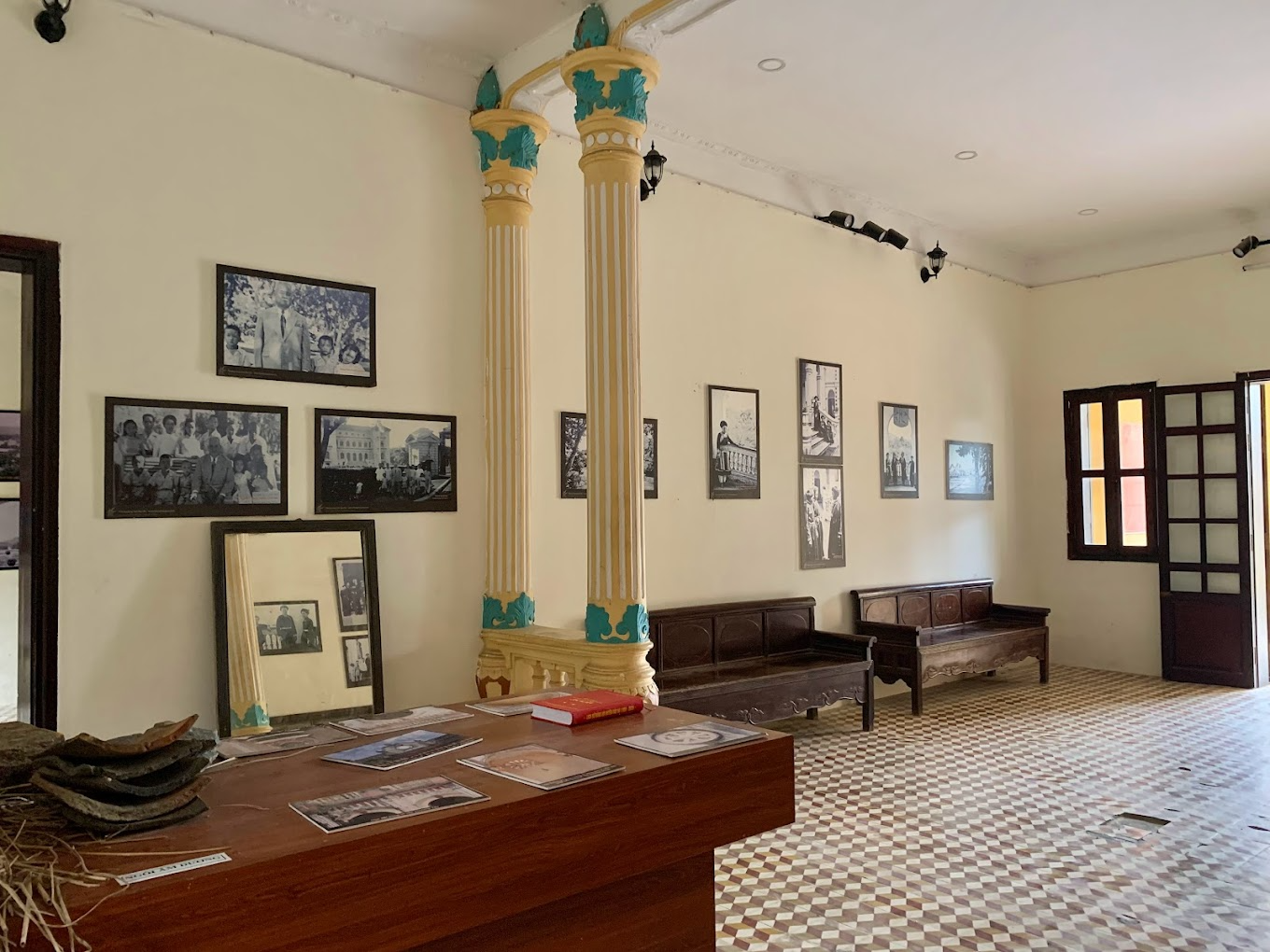 The exhibition area displays paintings and artifacts